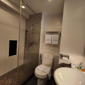 Habitación Estándar con Cama Queen
